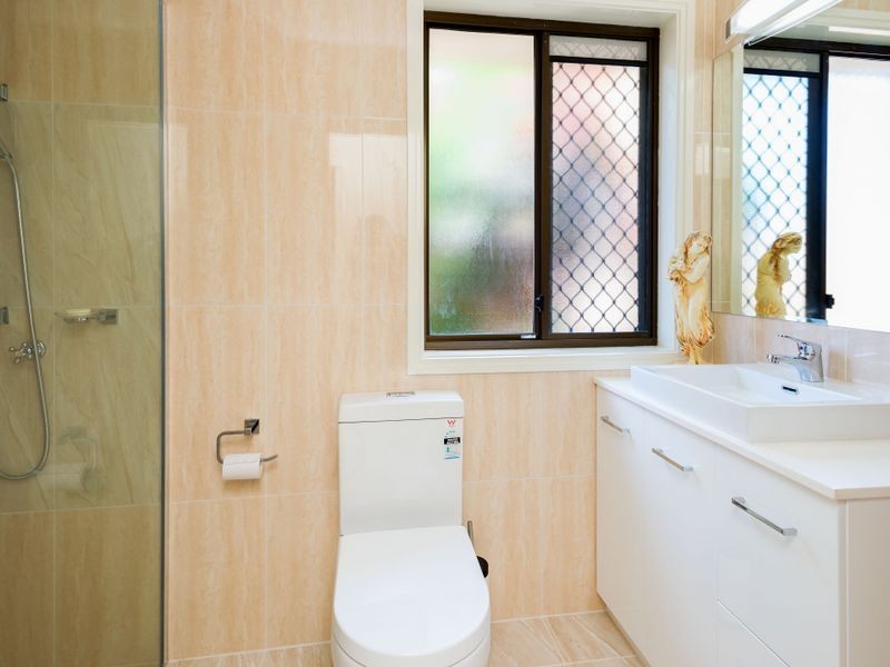 12 Seaspray Street, Paradise Point QLD 4216