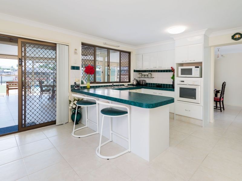 12 Seaspray Street, Paradise Point QLD 4216