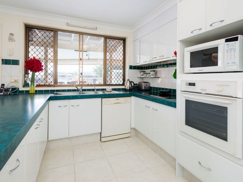 12 Seaspray Street, Paradise Point QLD 4216