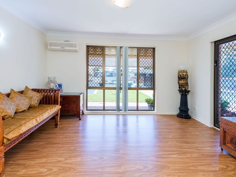 12 Seaspray Street, Paradise Point QLD 4216
