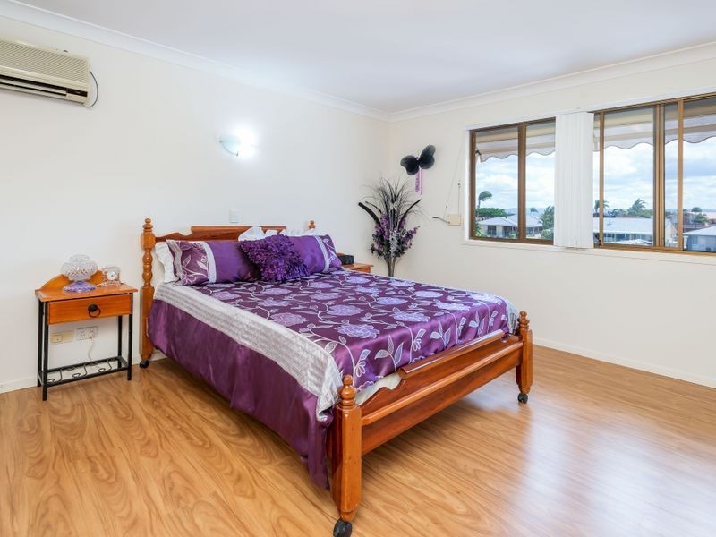 12 Seaspray Street, Paradise Point QLD 4216