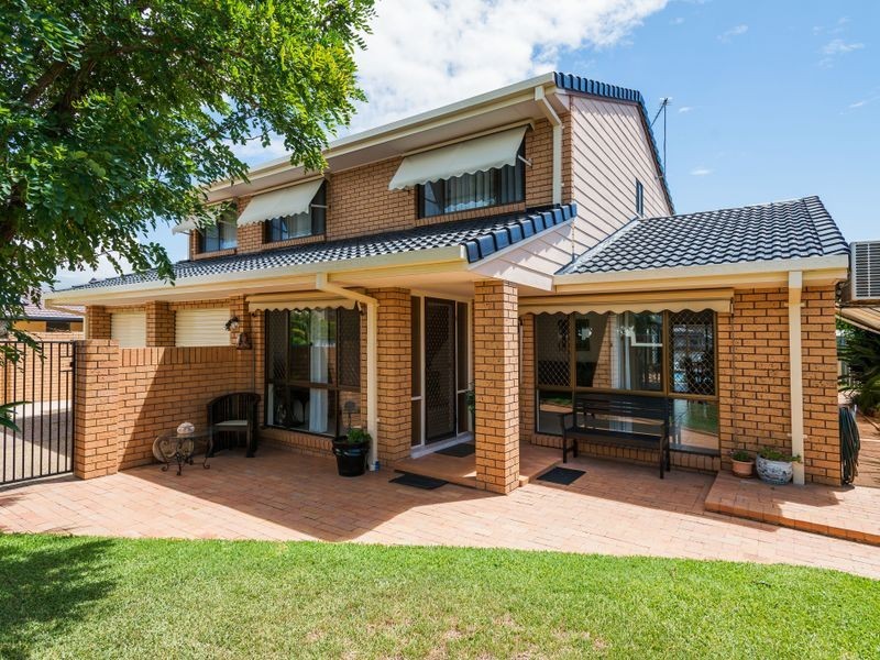 12 Seaspray Street, Paradise Point QLD 4216