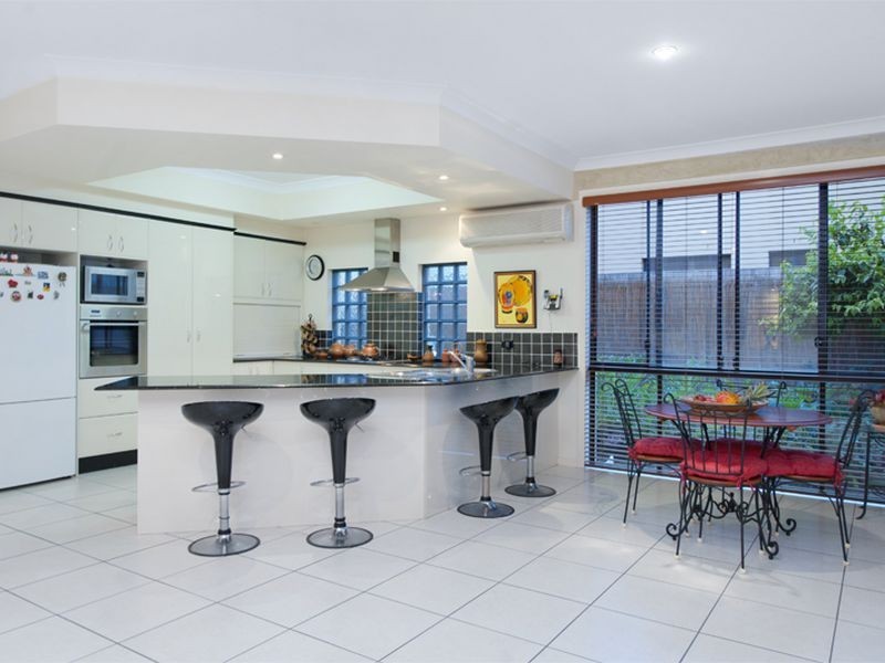 14 Joel Court, Helensvale QLD 4212