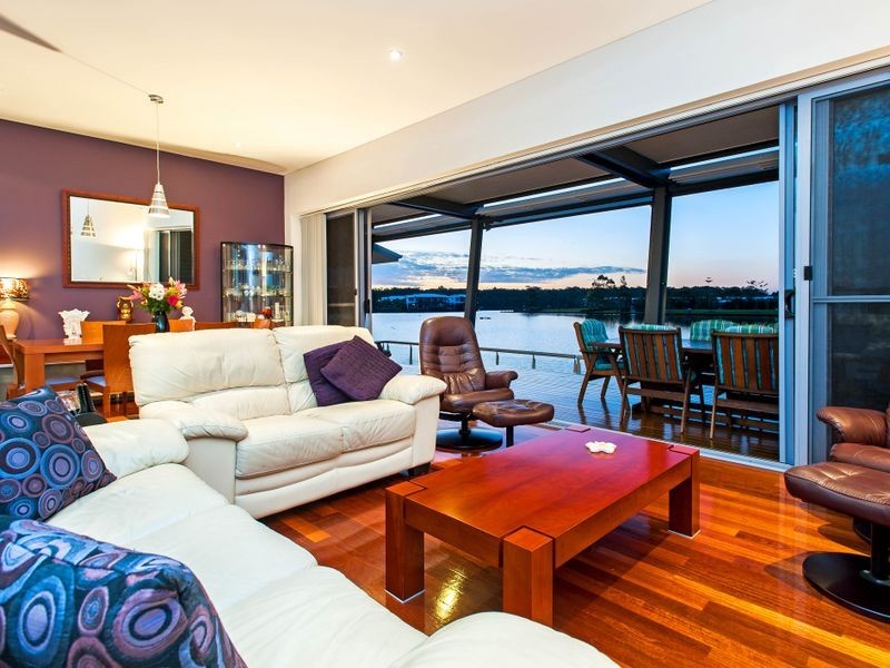 4/181 Lae Drive, Coombabah QLD 4216