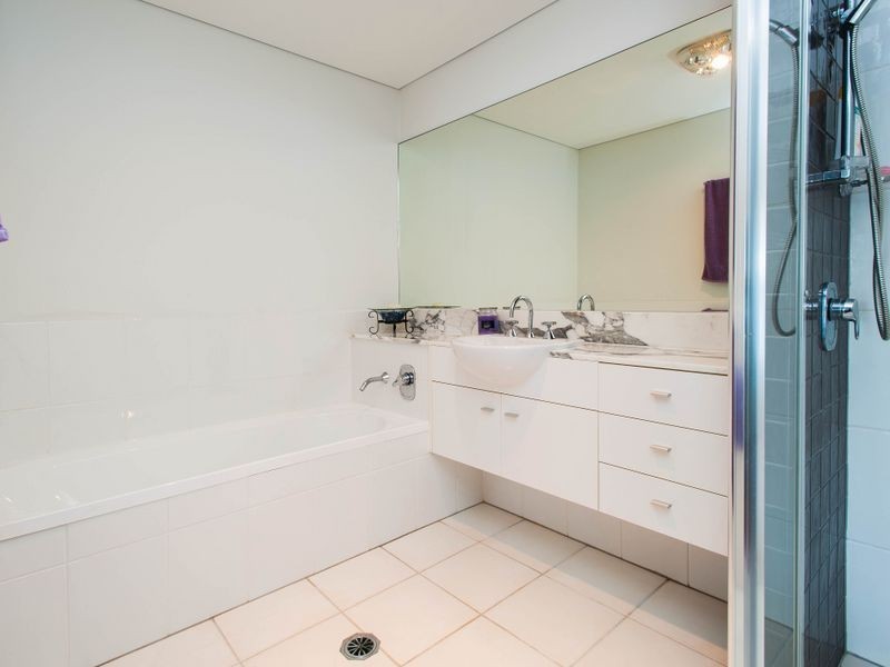 4/181 Lae Drive, Coombabah QLD 4216