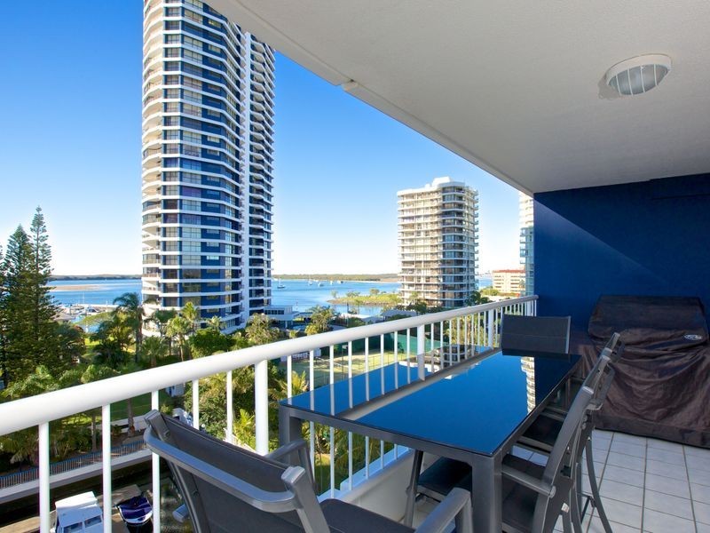 21/21 Bayview Street, Runaway Bay QLD 4216