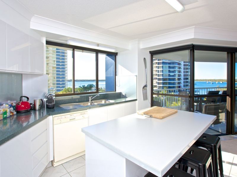 21/21 Bayview Street, Runaway Bay QLD 4216