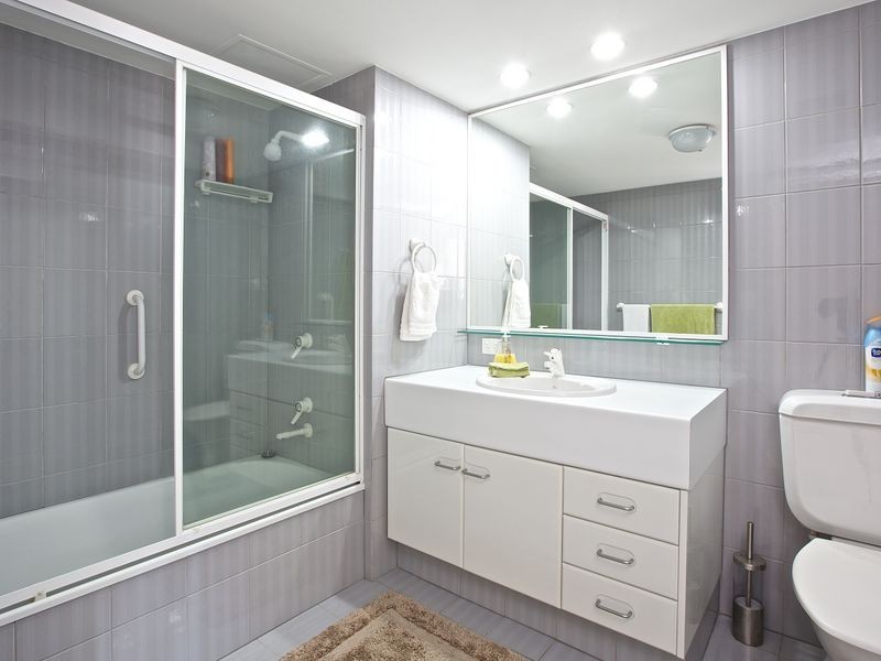 21/21 Bayview Street, Runaway Bay QLD 4216