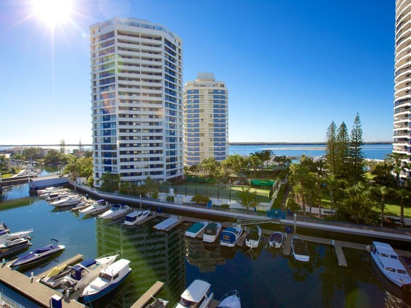 21/21 Bayview Street, Runaway Bay QLD 4216