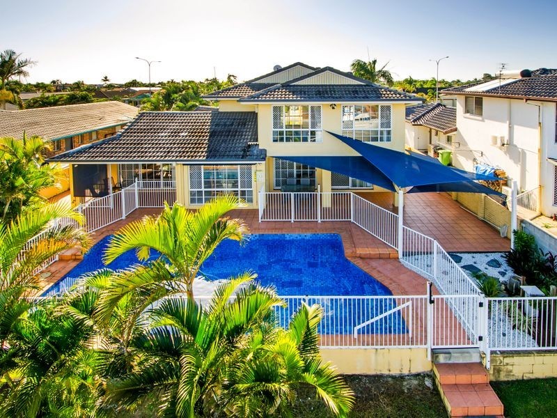 52 Oxley Drive, Paradise Point QLD 4216