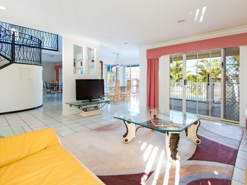 52 Oxley Drive, Paradise Point QLD 4216