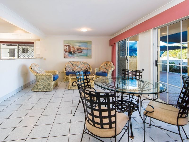 52 Oxley Drive, Paradise Point QLD 4216