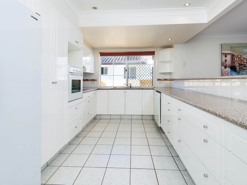 52 Oxley Drive, Paradise Point QLD 4216