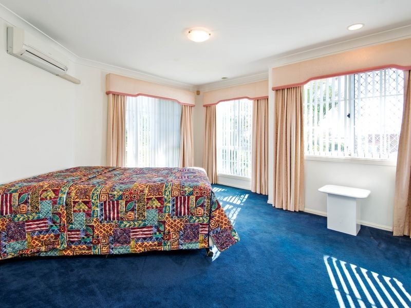 52 Oxley Drive, Paradise Point QLD 4216