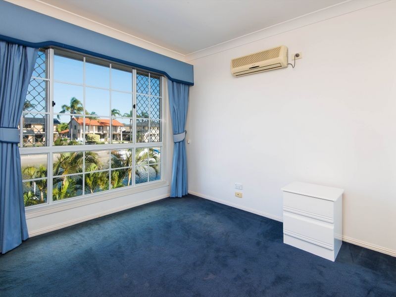 52 Oxley Drive, Paradise Point QLD 4216