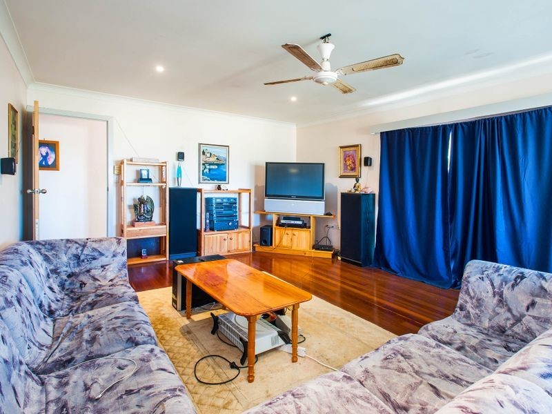 29 Donald Avenue, Paradise Point QLD 4216