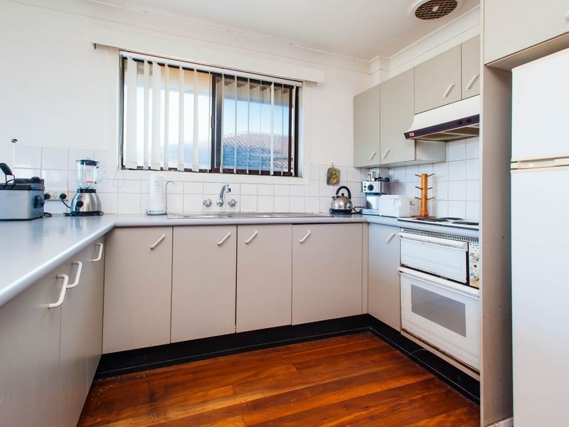 29 Donald Avenue, Paradise Point QLD 4216