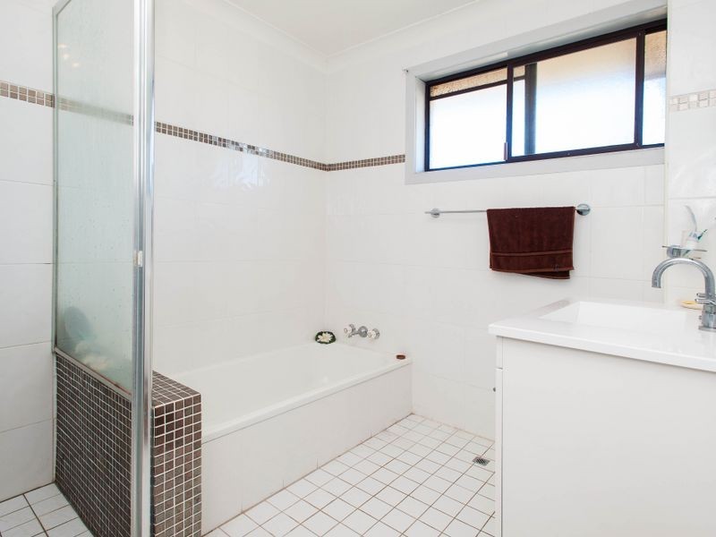 29 Donald Avenue, Paradise Point QLD 4216