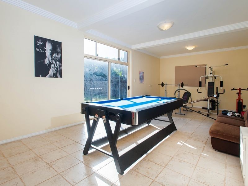 29 Donald Avenue, Paradise Point QLD 4216