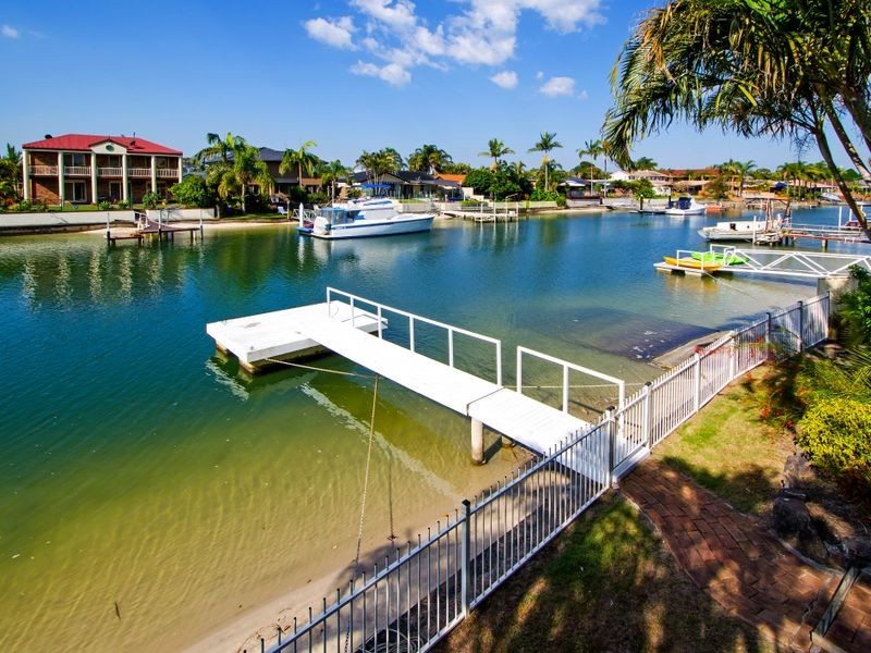 33 Seaspray Street, Paradise Point QLD 4216
