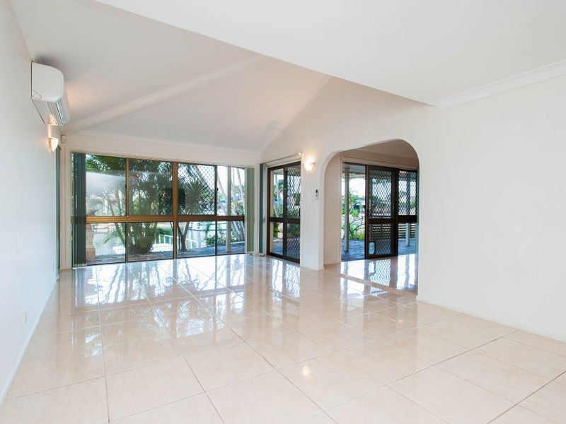 33 Seaspray Street, Paradise Point QLD 4216