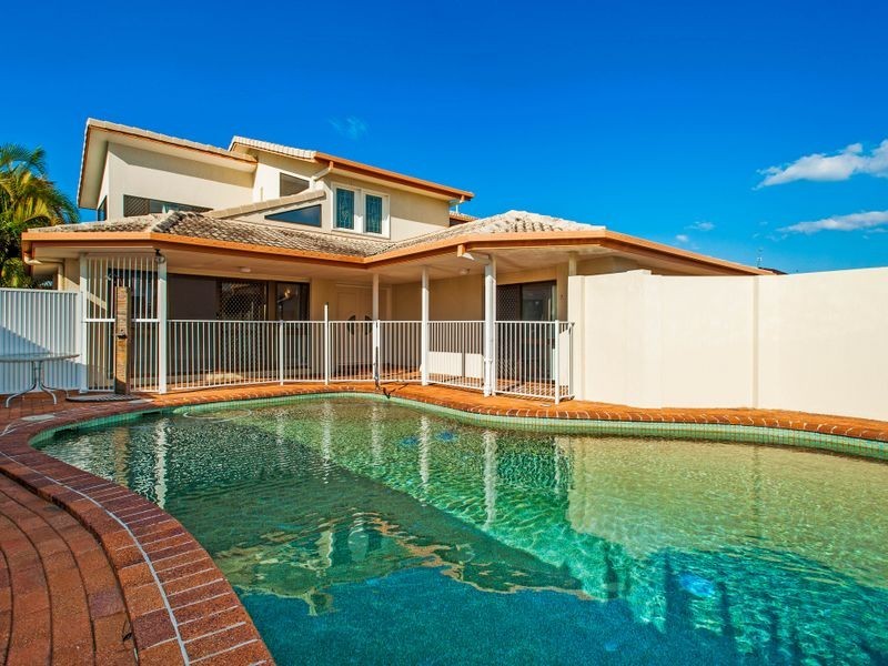 33 Seaspray Street, Paradise Point QLD 4216