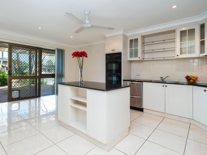 33 Seaspray Street, Paradise Point QLD 4216