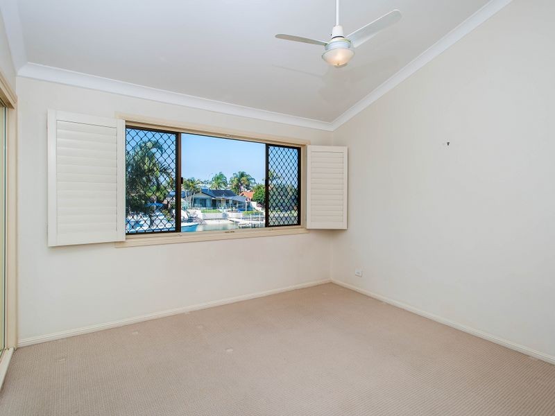 33 Seaspray Street, Paradise Point QLD 4216