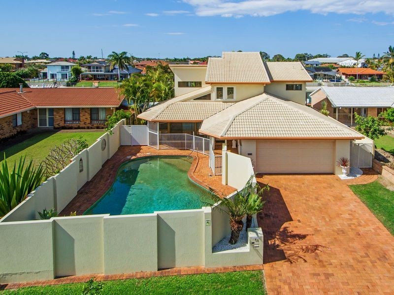33 Seaspray Street, Paradise Point QLD 4216