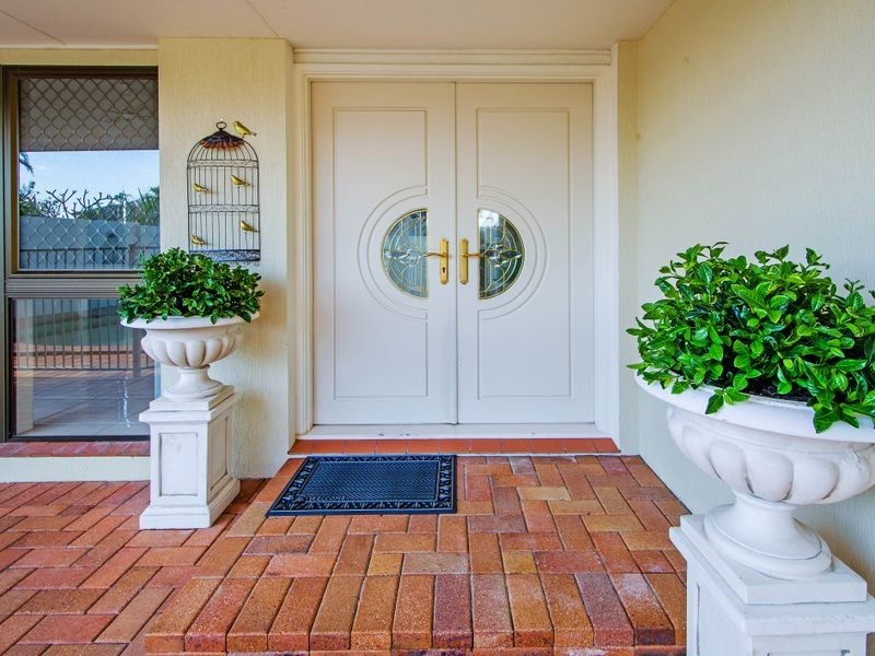 33 Seaspray Street, Paradise Point QLD 4216
