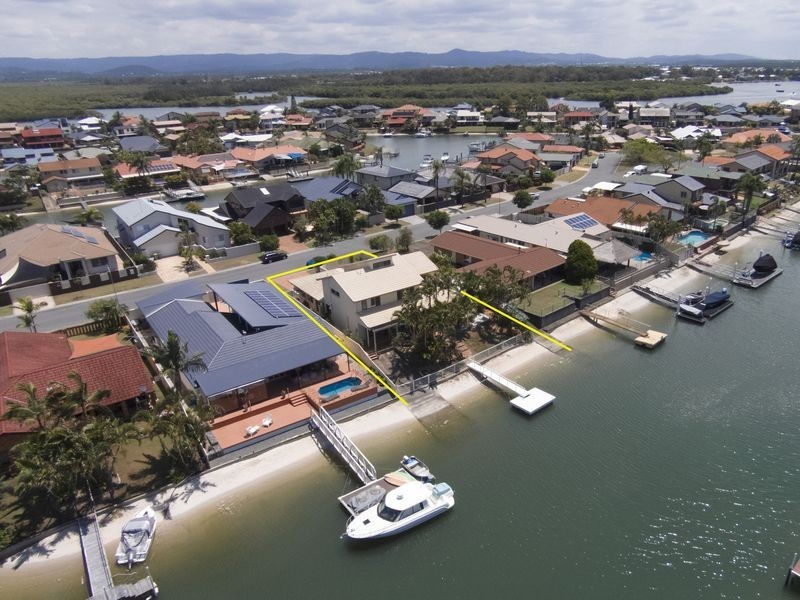 33 Seaspray Street, Paradise Point QLD 4216