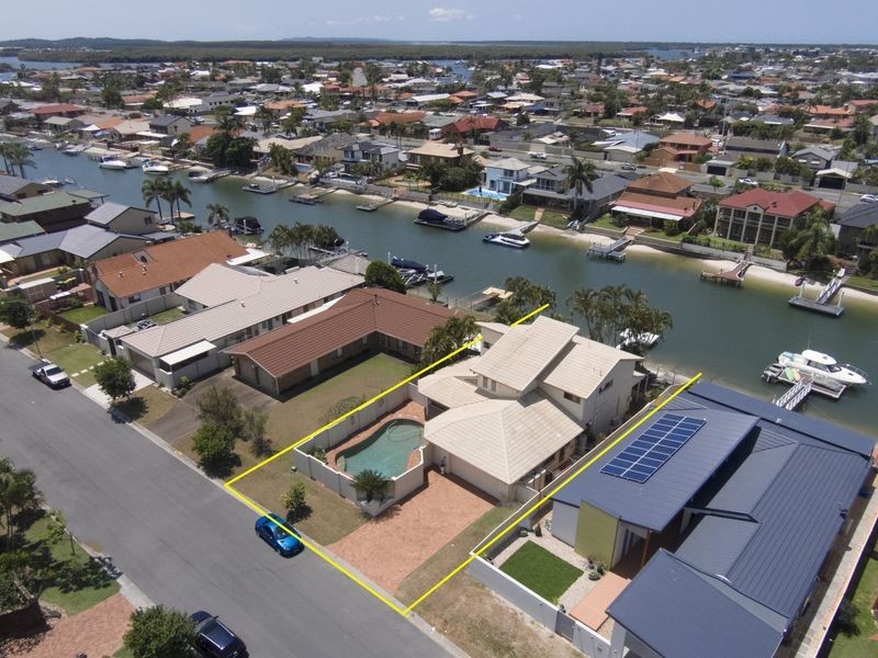 33 Seaspray Street, Paradise Point QLD 4216