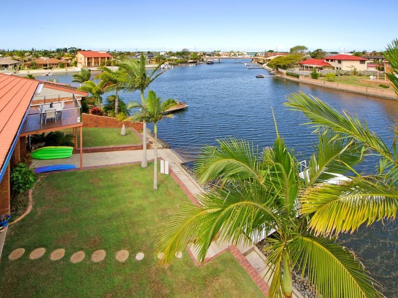 17 Erave Avenue, Runaway Bay QLD 4216