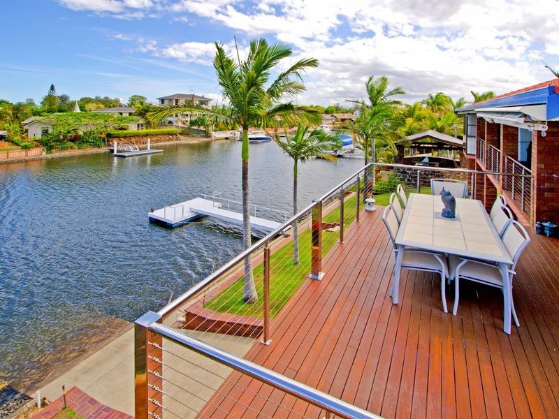 17 Erave Avenue, Runaway Bay QLD 4216