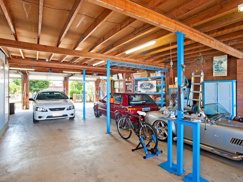 17 Erave Avenue, Runaway Bay QLD 4216