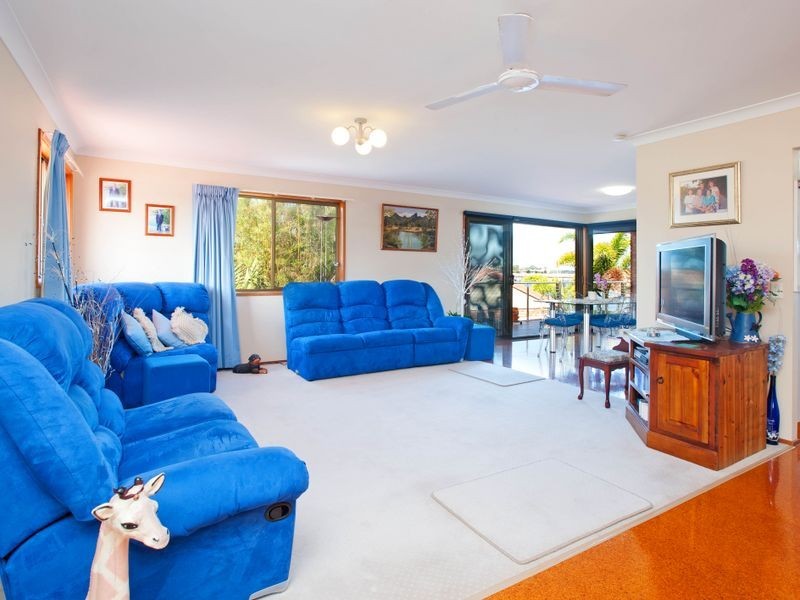 17 Erave Avenue, Runaway Bay QLD 4216