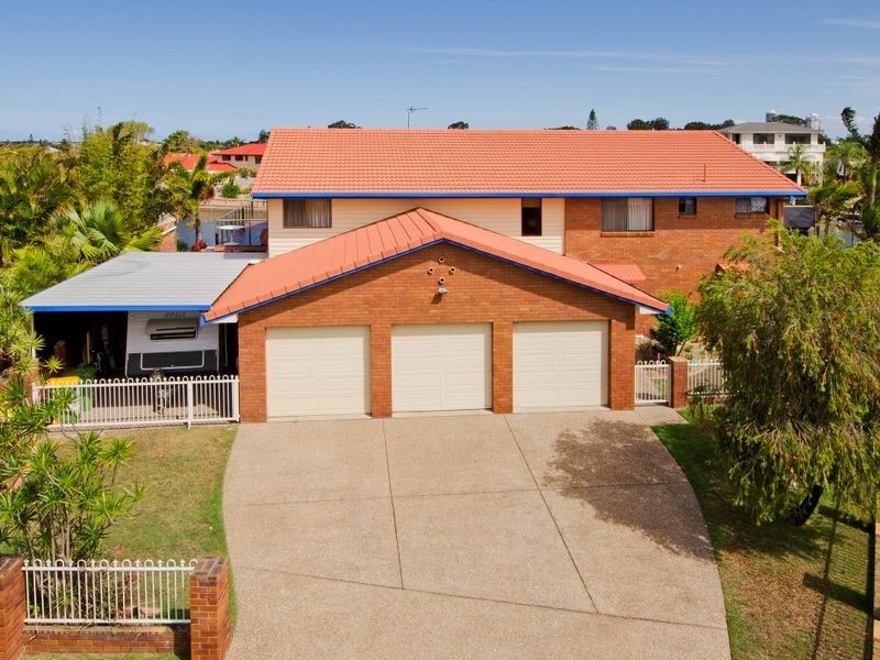 17 Erave Avenue, Runaway Bay QLD 4216
