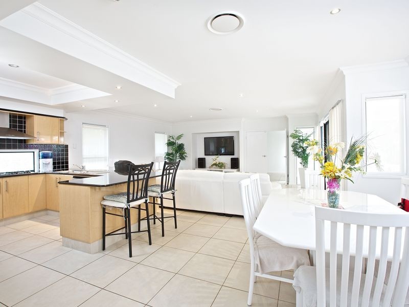 3 The Close, Helensvale QLD 4212