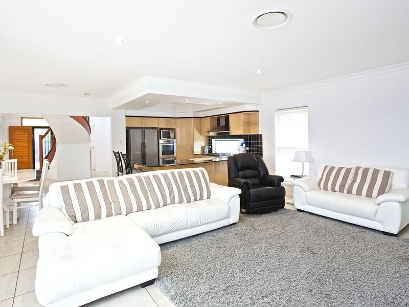 3 The Close, Helensvale QLD 4212