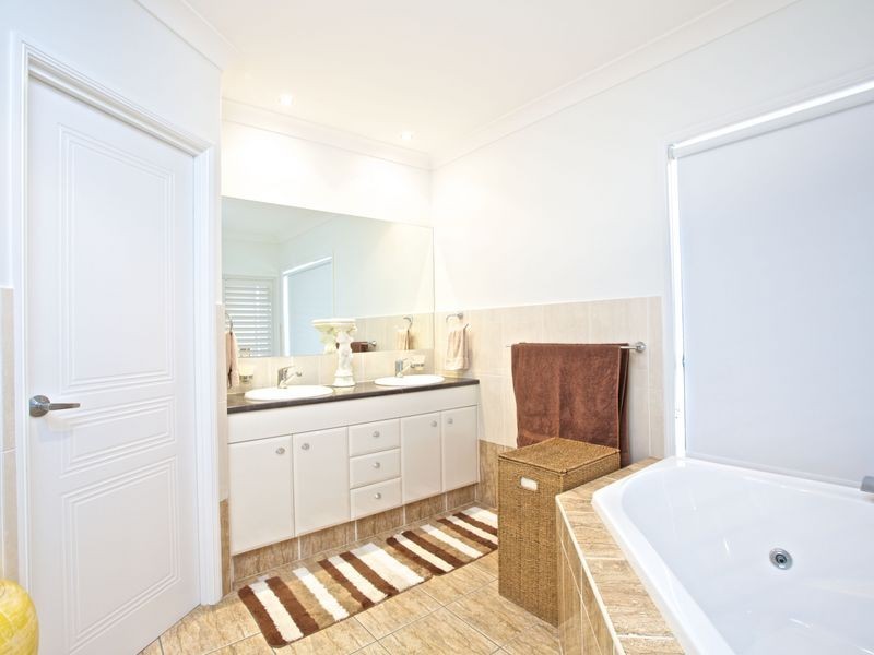 3 The Close, Helensvale QLD 4212