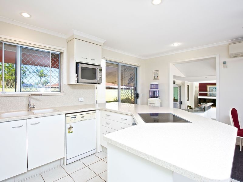 36 Sunbird Avenue, Paradise Point QLD 4216