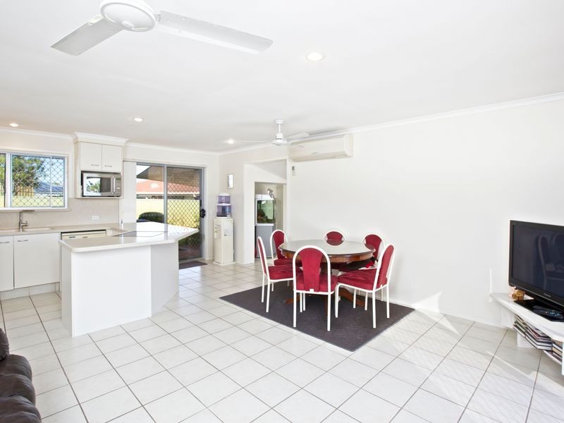 36 Sunbird Avenue, Paradise Point QLD 4216