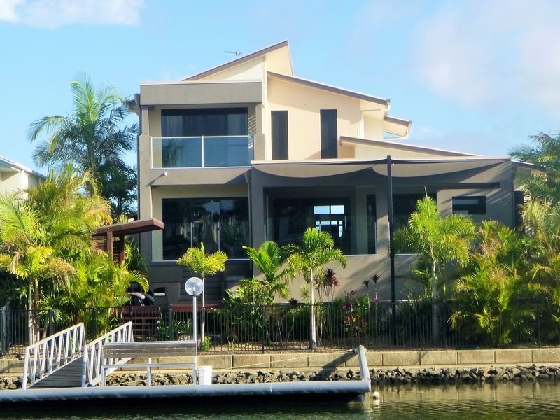 4 Ferrymans Court River Links, Helensvale QLD 4212