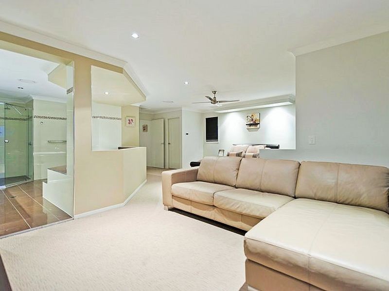 4 Ferrymans Court River Links, Helensvale QLD 4212