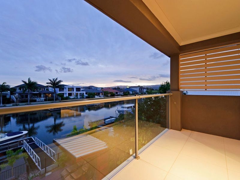 4 Ferrymans Court River Links, Helensvale QLD 4212