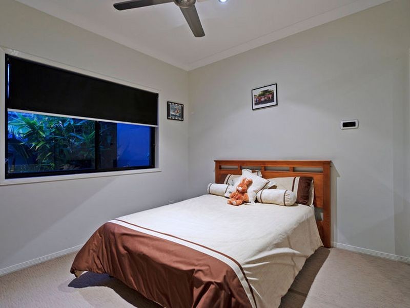 4 Ferrymans Court River Links, Helensvale QLD 4212