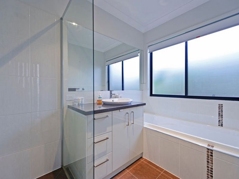 4 Ferrymans Court River Links, Helensvale QLD 4212