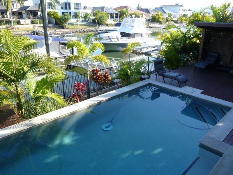 4 Ferrymans Court River Links, Helensvale QLD 4212