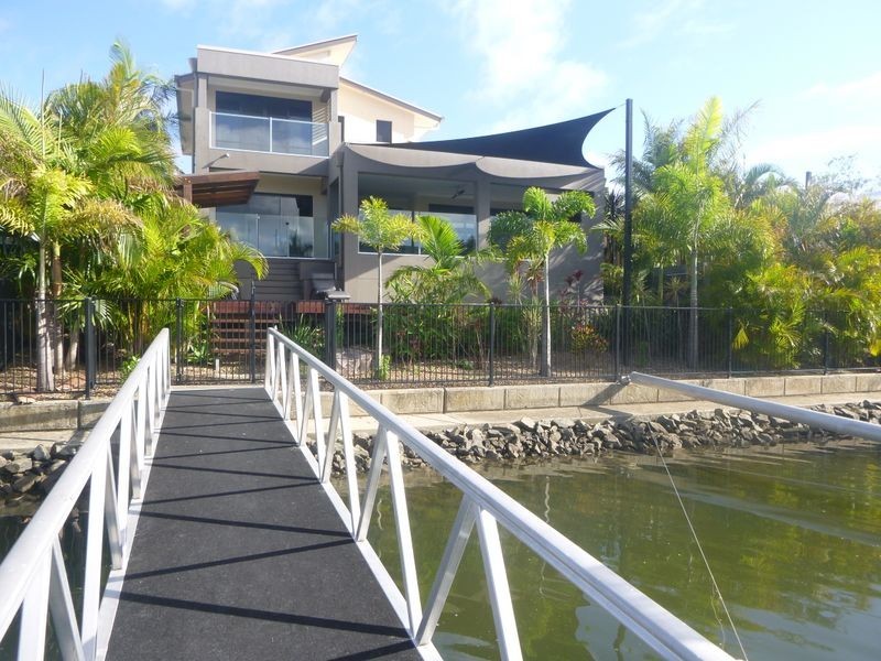 4 Ferrymans Court River Links, Helensvale QLD 4212