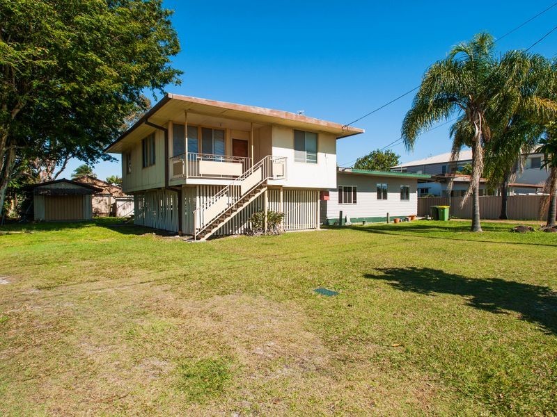 22 Milton Avenue, Paradise Point QLD 4216